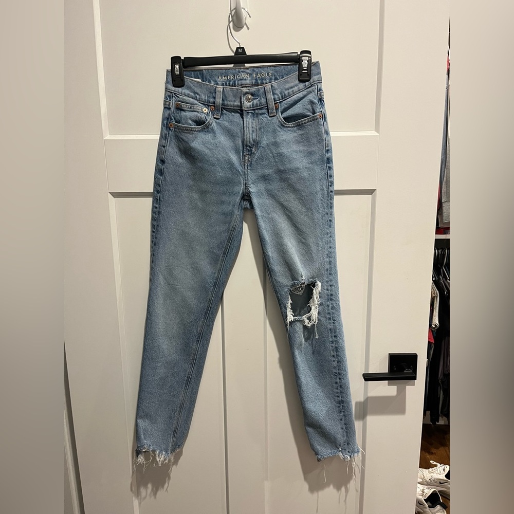 AE Stretched Ripped 90’s Skinny Jeans, size 0 regular, faded light blue.